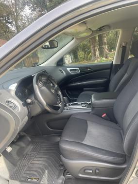 Silver 2019 Nissan Pathfinder SV