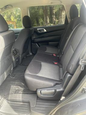 Silver 2019 Nissan Pathfinder SV