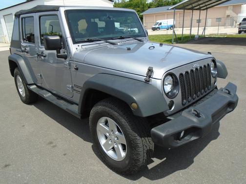 Silver 2016 Jeep Wrangler Unlimited Sport