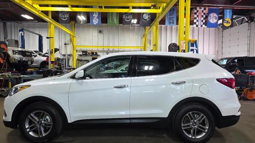 White 2017 Hyundai Santa Fe Sport 2.4L