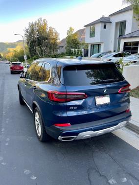 Photo 3 of 6 of 2020 BMW X5 sDrive40i