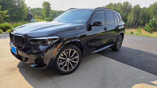 Black 2022 BMW X5 xDrive40i
