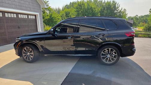 Black 2022 BMW X5 xDrive40i