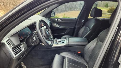 Black 2022 BMW X5 xDrive40i