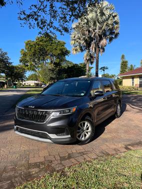 2023 Kia Carnival LX
