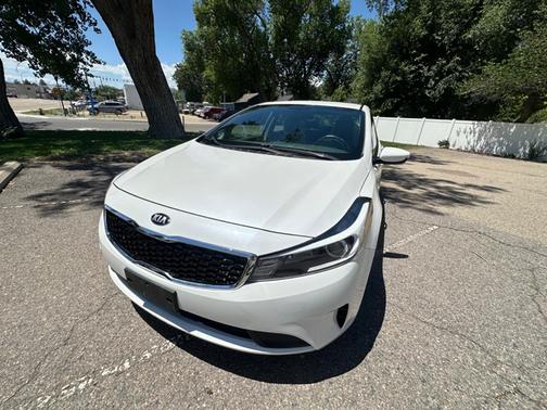 White 2018 Kia Forte LX