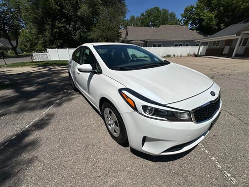 White 2018 Kia Forte LX