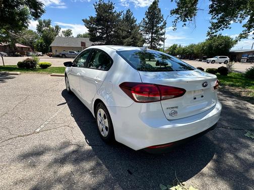 White 2018 Kia Forte LX