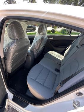 White 2018 Kia Forte LX