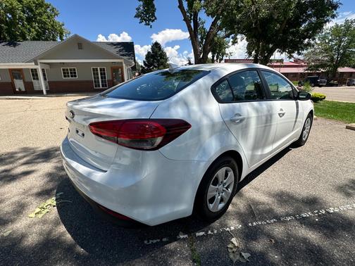 White 2018 Kia Forte LX