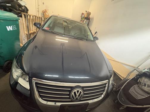 Blue 2006 Volkswagen Passat 3.6 L 4Motion