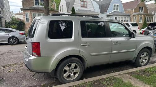Silver 2010 Honda Pilot EX-L