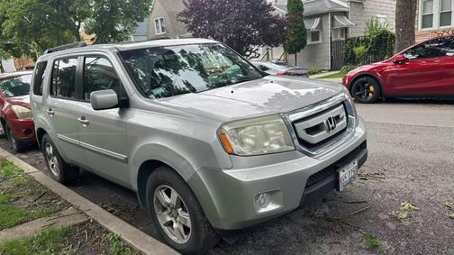 Silver 2010 Honda Pilot EX-L