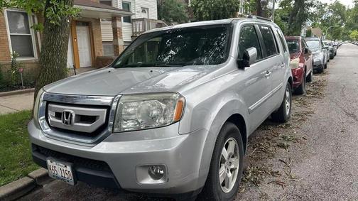 Silver 2010 Honda Pilot EX-L
