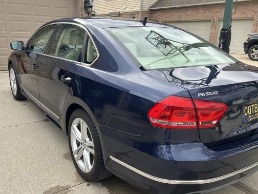 2013 Volkswagen Passat 2.0 TDI SE w/ Sunroof