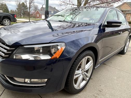 2013 Volkswagen Passat 2.0 TDI SE w/ Sunroof