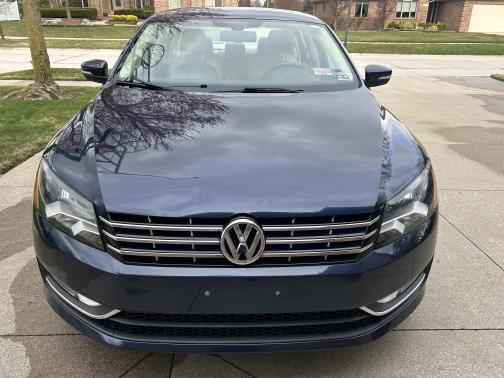 2013 Volkswagen Passat 2.0 TDI SE w/ Sunroof