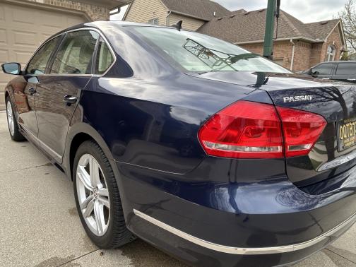 2013 Volkswagen Passat 2.0 TDI SE w/ Sunroof