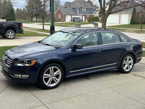 2013 Volkswagen Passat 2.0 TDI SE w/ Sunroof
