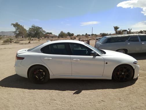 Photo 2 of 9 of 2019 Alfa Romeo Giulia Base