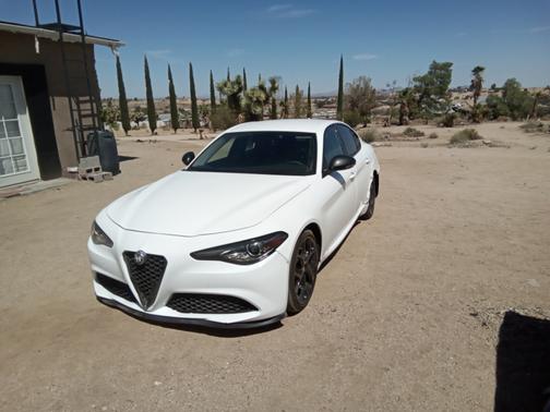 Photo 3 of 9 of 2019 Alfa Romeo Giulia Base