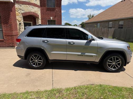 Silver 2017 Jeep Grand Cherokee Limited