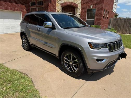 Silver 2017 Jeep Grand Cherokee Limited