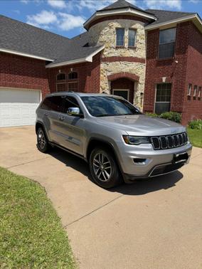 Silver 2017 Jeep Grand Cherokee Limited
