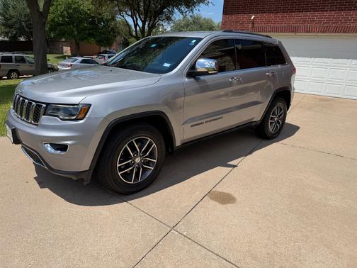 Silver 2017 Jeep Grand Cherokee Limited