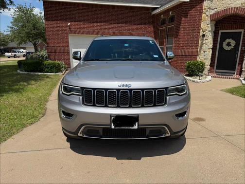 Silver 2017 Jeep Grand Cherokee Limited