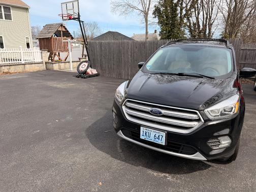 Black 2017 Ford Escape SE