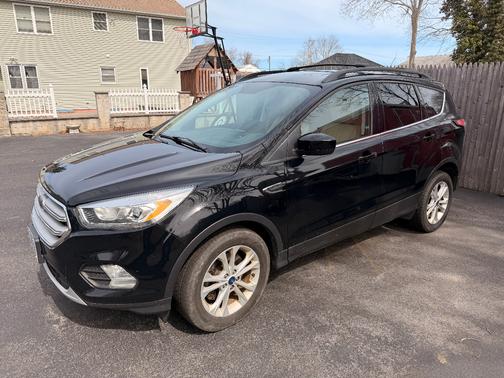 Black 2017 Ford Escape SE