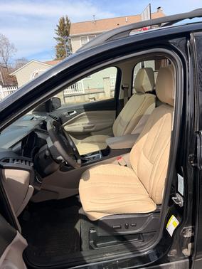 Black 2017 Ford Escape SE