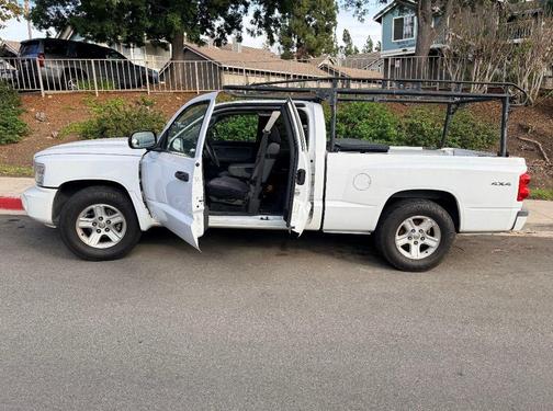 White 2010 Dodge Dakota Big Horn/Lone Star