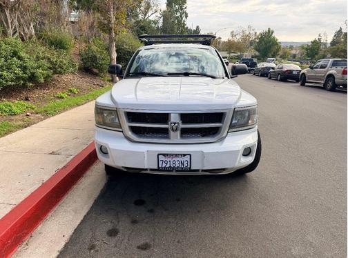 White 2010 Dodge Dakota Big Horn/Lone Star