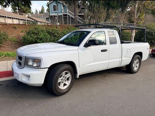 White 2010 Dodge Dakota Big Horn/Lone Star