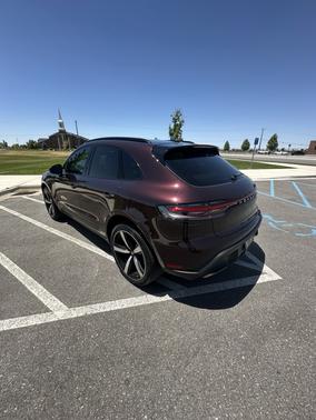 2023 Porsche Macan Base
