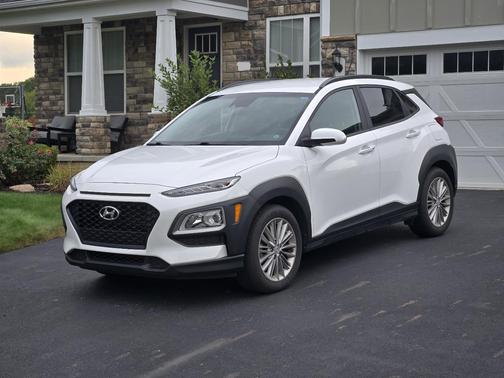White 2021 Hyundai KONA SEL