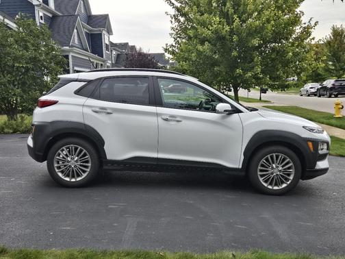 White 2021 Hyundai KONA SEL