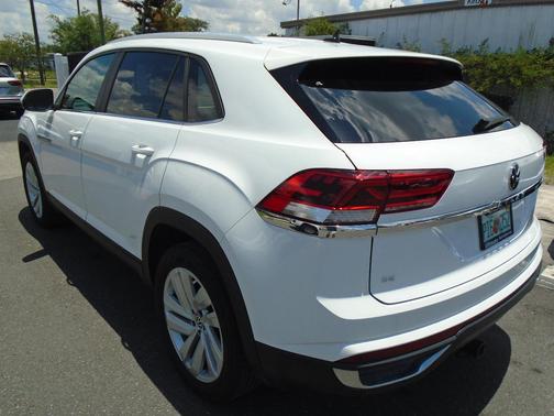 White 2023 Volkswagen Atlas Cross Sport 2.0T SE w/Technology