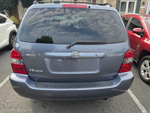 Blue 2005 Toyota Highlander Base