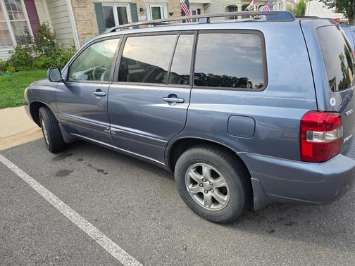 Blue 2005 Toyota Highlander Base