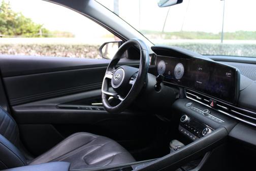Black 2022 Hyundai ELANTRA Limited