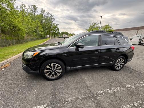 Black 2017 Subaru Outback 2.5i Limited