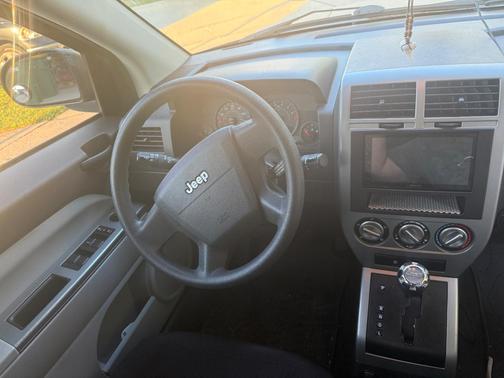Silver 2007 Jeep Compass Sport