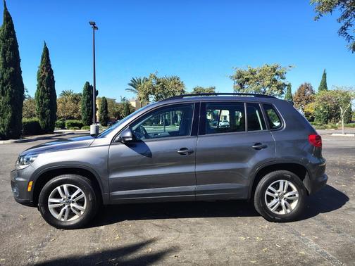 Gray 2016 Volkswagen Tiguan SEL