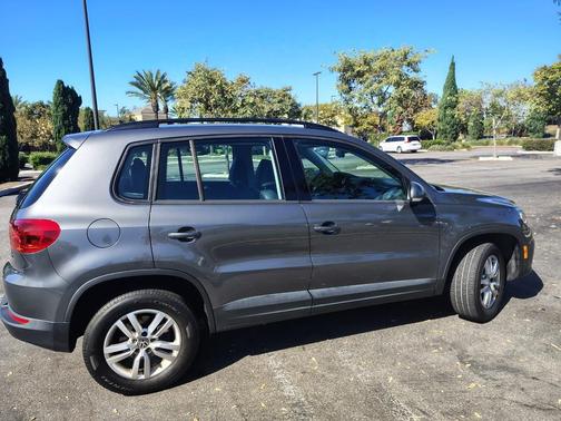 Gray 2016 Volkswagen Tiguan SEL