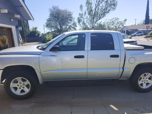 Silver 2009 Dodge Dakota Big Horn/Lone Star
