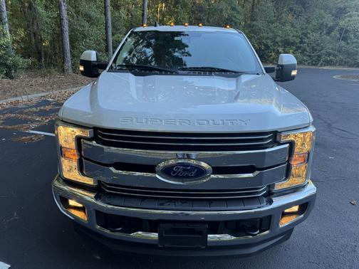 White 2019 Ford F-250 Lariat