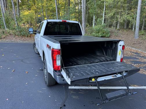 White 2019 Ford F-250 Lariat